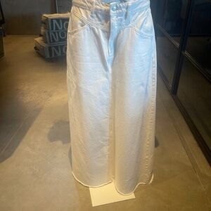 Free People white denim skirt casual skirt, size M.